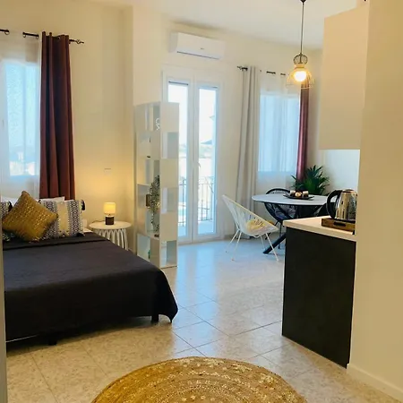 Caesar Deluxe Apartment In Ermoupoli Exterior photo